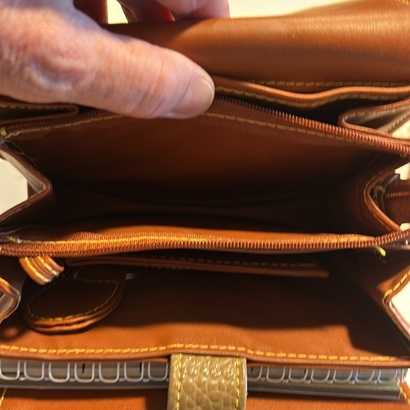 Dooney & Bourke tan crossbody bag.  A lot of space for credit cards & more. - Picture 5 of 8